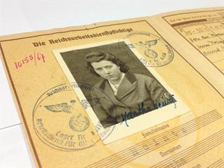 Papiers Heitz-Sand.- Papiers Marthe Heitz, épouse Sand : carte du Reichsarbeitsdienst (22 novembre 1942), ADBR 100 J 344. © Archives départementales du Bas-Rhin