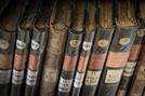 les inventaires manuscrits des fonds anciens rédigés par Louis Spach sur leurs rayonnages, avant numérisation