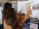 Collégiens en cours de visite de l'exposition itinérante "1918-1925, les Alsaciens : Paix sur le Rhin?" au Point d'O, à Ostwald, avril 2019.