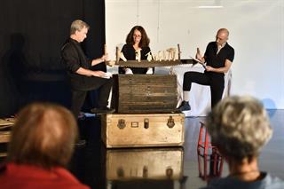 Richard Doust, Marie Wacker et Stefane Marques sur les "chemins de traverse". Générale des lectures scéniques proposées par Tohu-Bohu-théâtre et les Archives départementales. 19 septembre 2019. Mise en scène : Marie Wacker. © Hélène Both/Archives départementales du Bas-Rhin