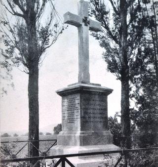 Carte postale d'un monument commémoratif à Wissembourg, monument érigé à la mémoire du Régiment royal de grenadiers, guerre de 1870. ADBR, Fonds Charles Braeuner, Musée de la bataille du 6 août 1870, 202 J 31. © Archives départementales du Bas-Rhin